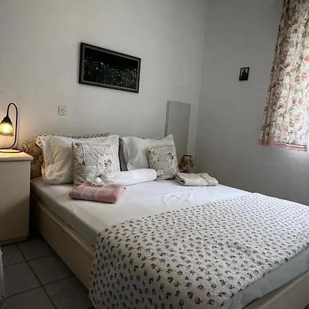 Ellis House Agnanti