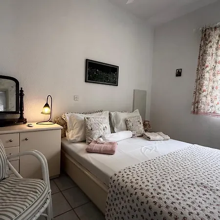 Ellis House Agnanti *