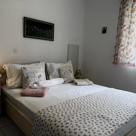 Dom wakacyjny Ellis House Agnanti *